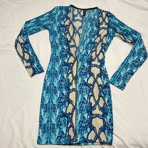 Mini pattern dress with a deep cut down the middle with zipper.